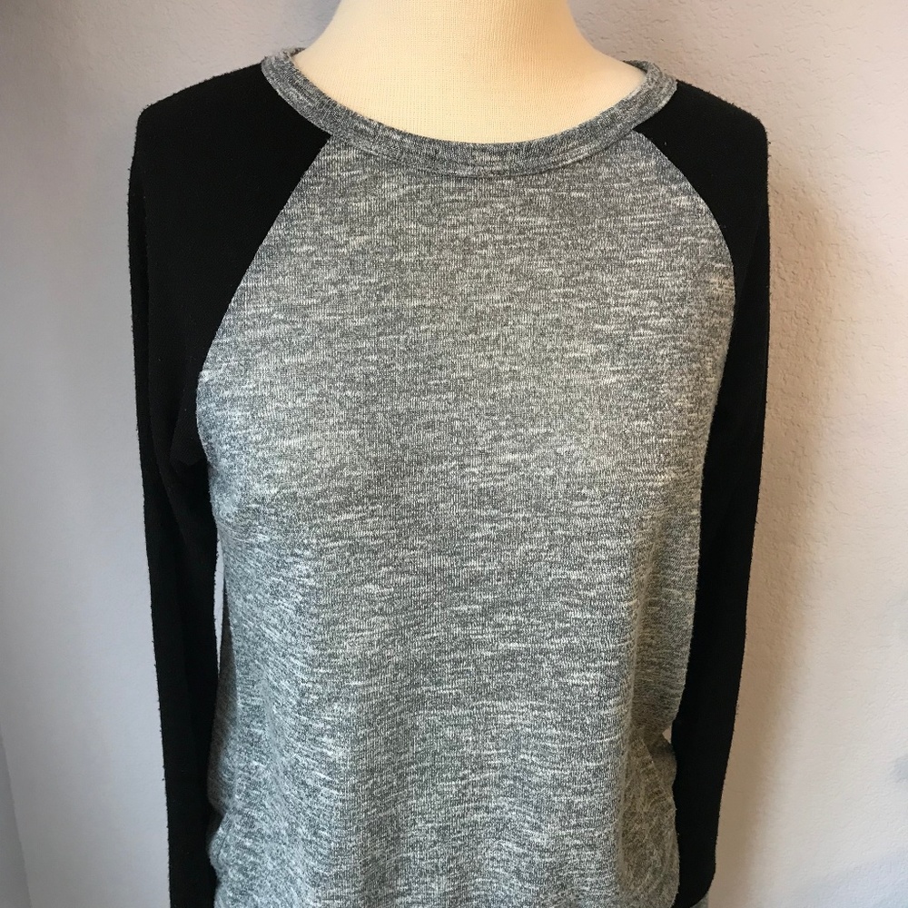 FOREVER 21 Long Sleeve Baseball Tee